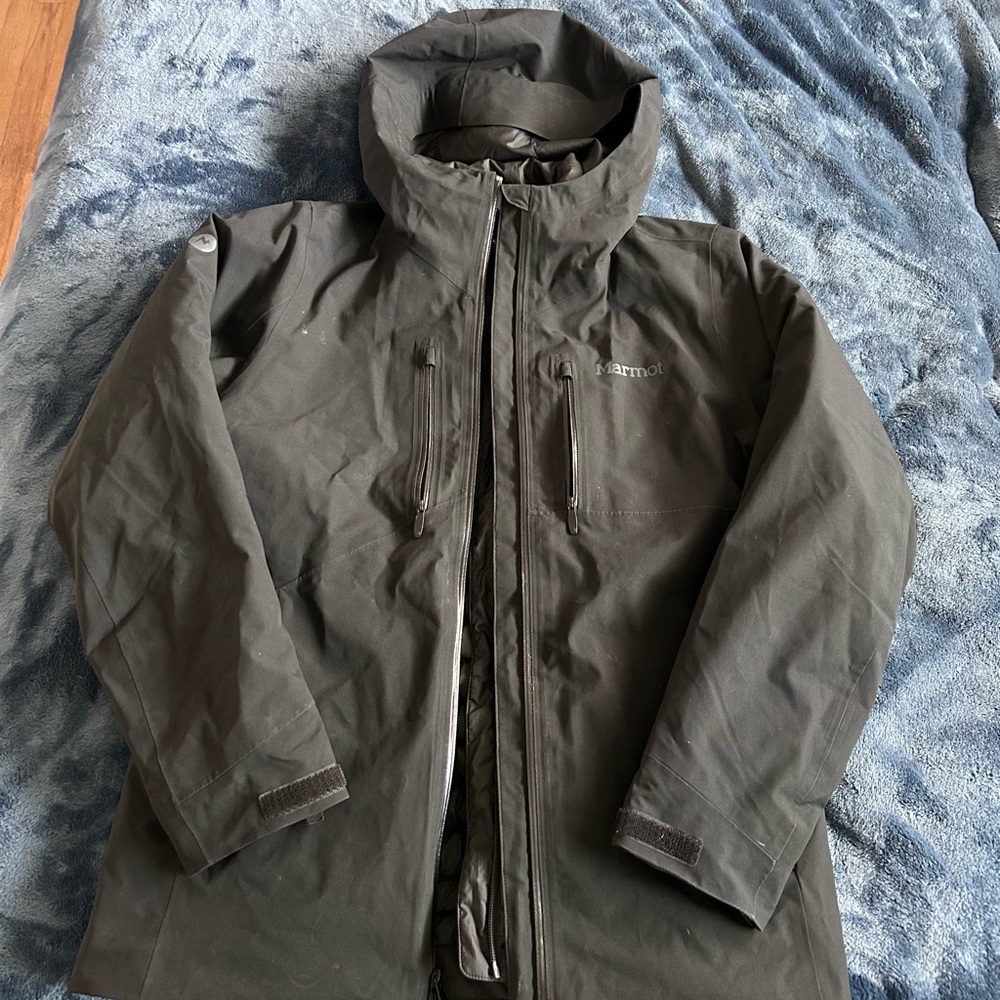 Marmot Women’s Skiing Jacket, SIZE LARGE